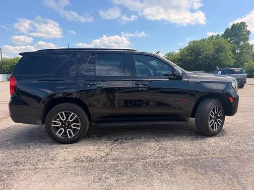 Black 2024 GMC Yukon AT4