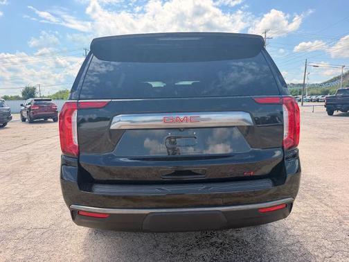 Black 2024 GMC Yukon AT4