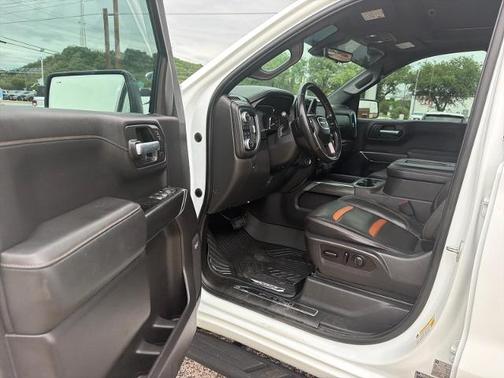 White 2021 GMC Sierra 1500 AT4