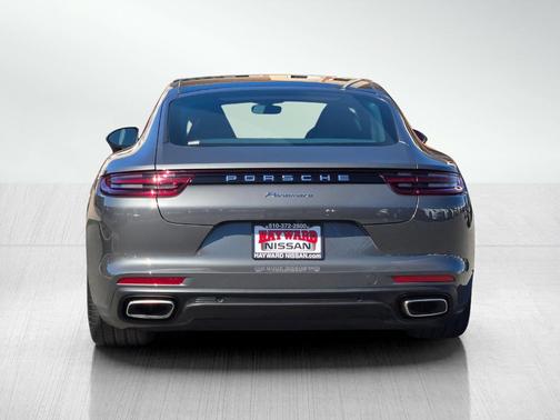 2018 Porsche Panamera 4