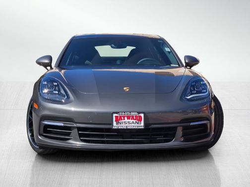2018 Porsche Panamera 4