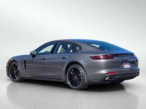 2018 Porsche Panamera 4