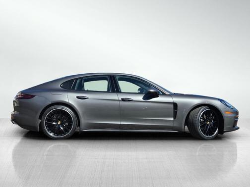 2018 Porsche Panamera 4
