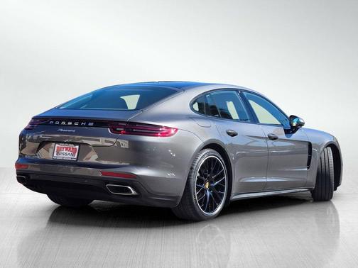 2018 Porsche Panamera 4