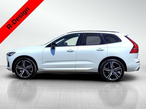 Crystal White Metallic 2021 Volvo XC60 T5 R-Design