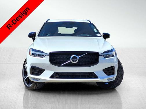 Crystal White Metallic 2021 Volvo XC60 T5 R-Design