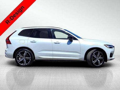 Crystal White Metallic 2021 Volvo XC60 T5 R-Design