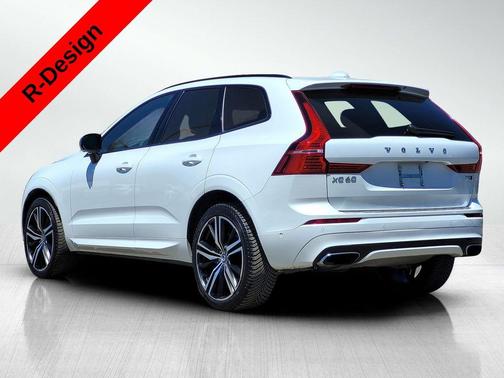 Crystal White Metallic 2021 Volvo XC60 T5 R-Design