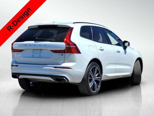 Crystal White Metallic 2021 Volvo XC60 T5 R-Design
