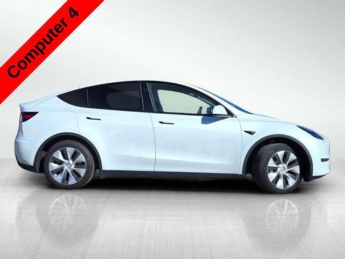 Pearl White Multi 2024 Tesla Model Y Standard Range