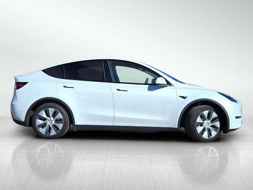 2024 Tesla Model Y Standard Range