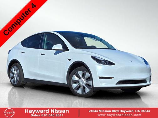 Pearl White Multi 2024 Tesla Model Y Standard Range