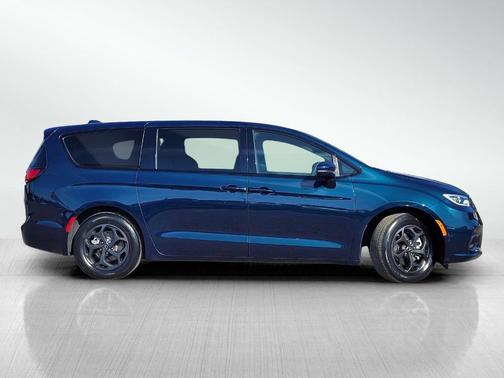 2022 Chrysler Pacifica Hybrid Touring L