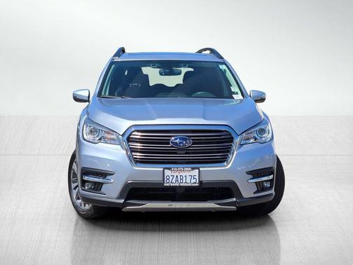 Ice Silver Metallic 2022 Subaru Ascent Limited 7-Passenger