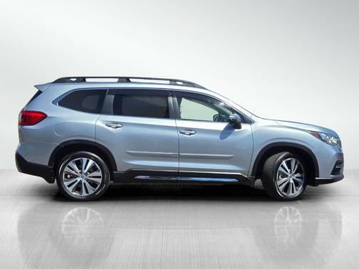 Ice Silver Metallic 2022 Subaru Ascent Limited 7-Passenger