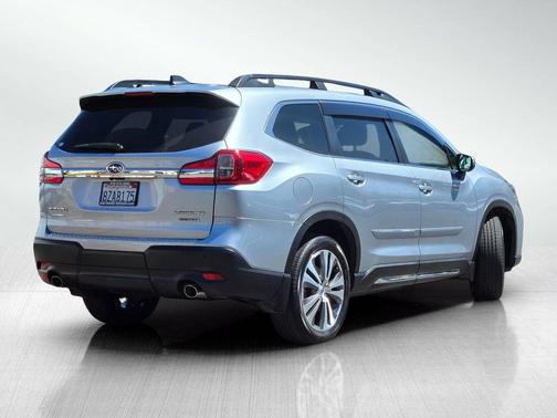 Ice Silver Metallic 2022 Subaru Ascent Limited 7-Passenger
