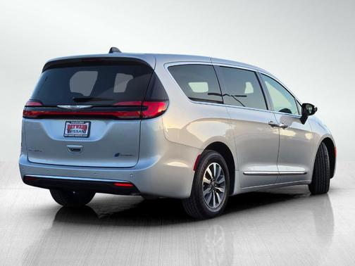 2023 Chrysler Pacifica Hybrid Limited