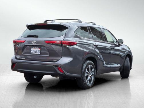 Magnetic Gray Metallic 2022 Toyota Highlander XLE