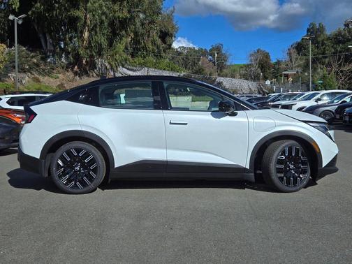 2026 Nissan Leaf PLAT+