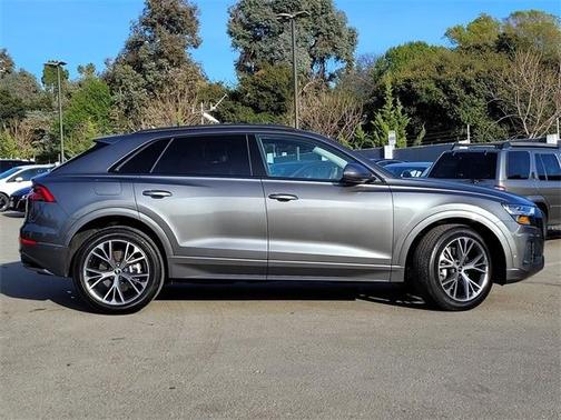 2021 Audi Q8 55 Premium