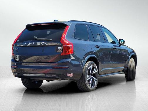 2022 Volvo XC90 Recharge Plug-In Hybrid T8 R-Design Extended Range 7P