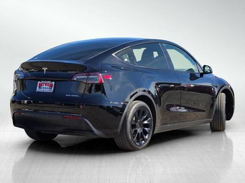 2025 Tesla Model Y Long Range