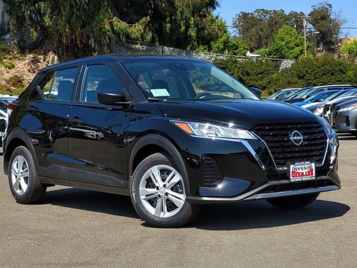 Super Black 2025 Nissan Kicks Play S