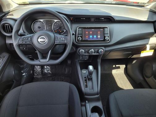 Super Black 2025 Nissan Kicks Play S