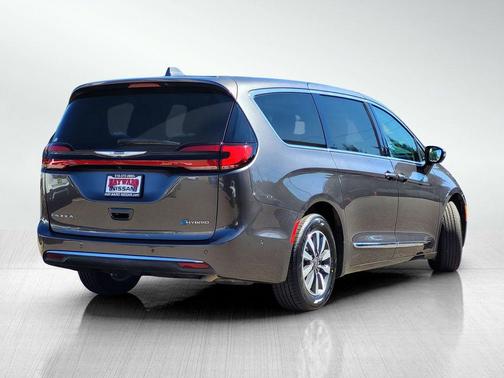 2022 Chrysler Pacifica Hybrid Limited