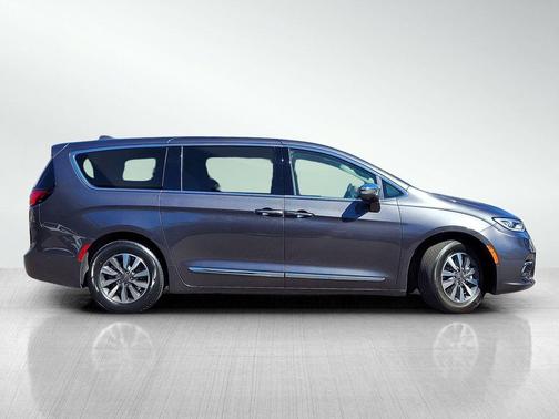 2022 Chrysler Pacifica Hybrid Limited