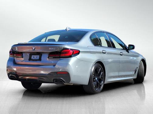 2023 BMW 530 i