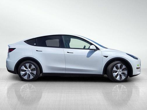 Pearl White Multi 2023 Tesla Model Y Long Range