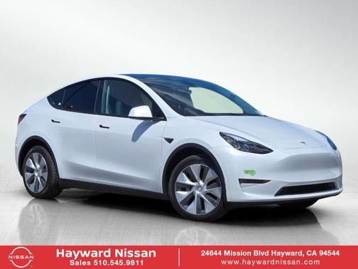 Pearl White Multi 2023 Tesla Model Y Long Range