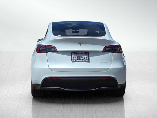 Pearl White Multi 2023 Tesla Model Y Long Range
