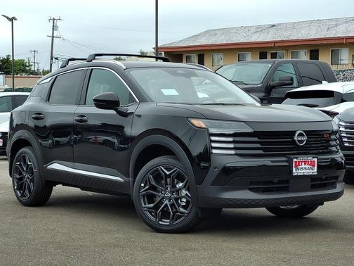 Super Black 2025 Nissan Kicks SR