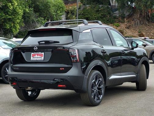 Super Black 2025 Nissan Kicks SR