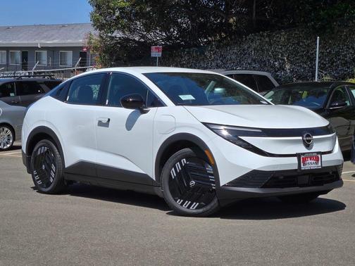 Everest White P 2026 Nissan Leaf S+