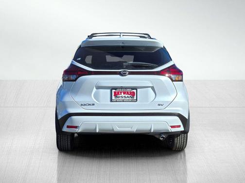 Aspen White 2022 Nissan Kicks SV