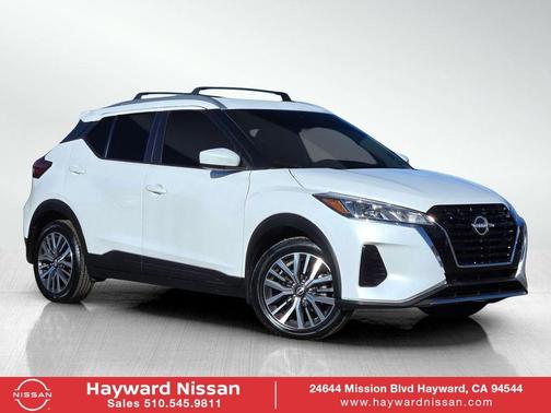 Aspen White 2022 Nissan Kicks SV