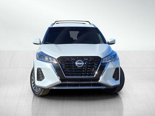 Aspen White 2022 Nissan Kicks SV