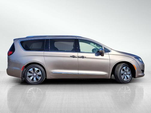 2018 Chrysler Pacifica Hybrid Limited