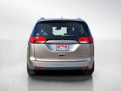 2018 Chrysler Pacifica Hybrid Limited