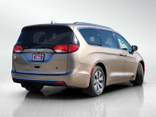 2018 Chrysler Pacifica Hybrid Limited