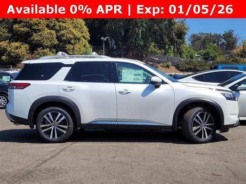 2025 Nissan Pathfinder Platinum