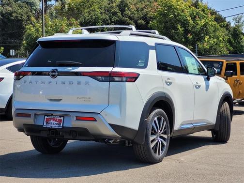 2025 Nissan Pathfinder Platinum