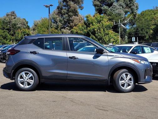 Gun Metallic 2025 Nissan Kicks Play S