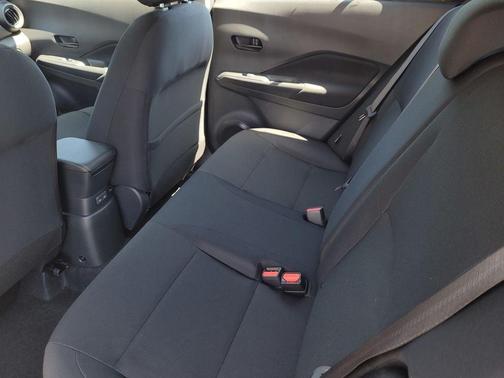 Gun Metallic 2025 Nissan Kicks Play S
