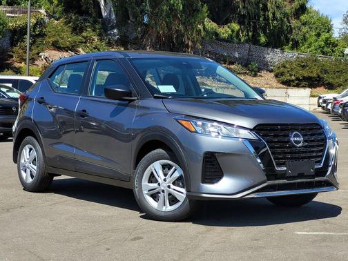 Gun Metallic 2025 Nissan Kicks Play S