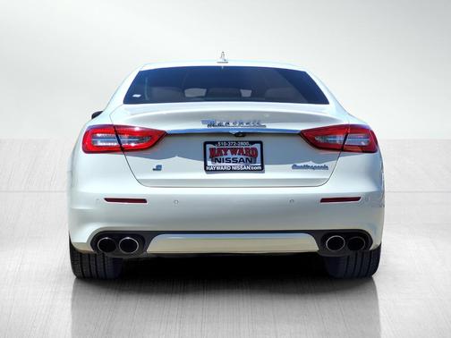 Bianco 2018 Maserati Quattroporte S GranLusso