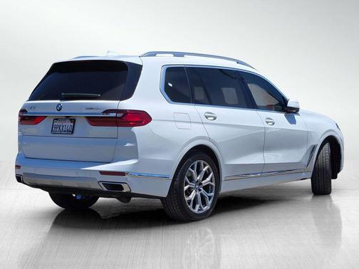 Alpine White 2021 BMW X7 xDrive40i